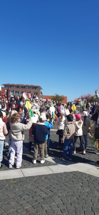 vor dem Edekaparkplatz